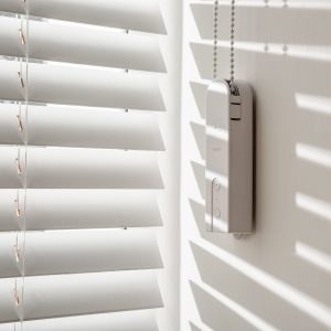 Roller Shade Driver E1 for automated blind and curtain control